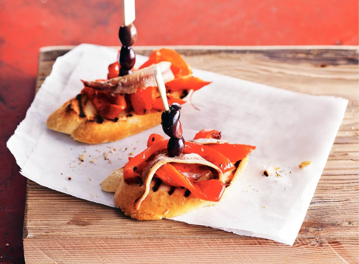 Stokjesbrood gegrilde paprika en ansjovis