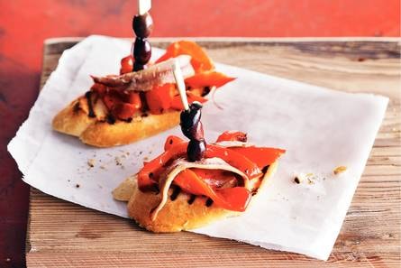 Stokjesbrood gegrilde paprika en ansjovis