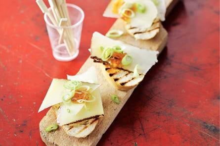 Stokjesbrood kaas met chutney