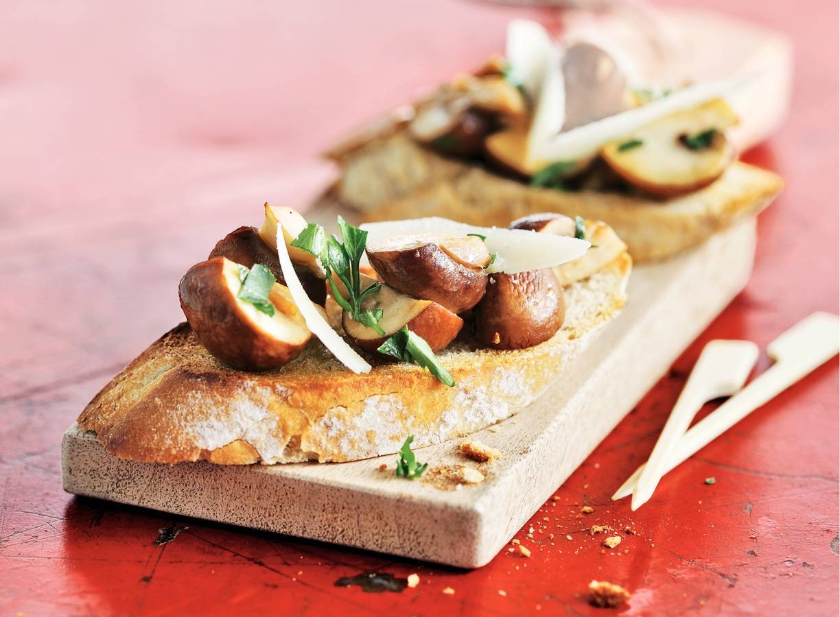 Stokjesbrood champignons met knoflook