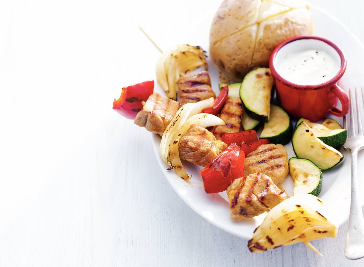 Spiesjes met yoghurtsaus