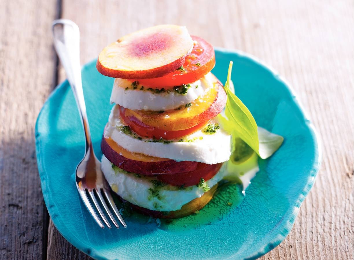 Salade caprese met nectarine