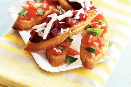 Bruschette met biet en tomaat