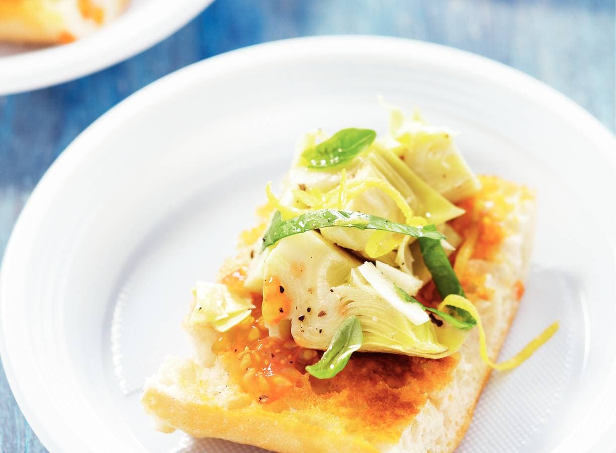 Artisjokharten op tomatenbrood