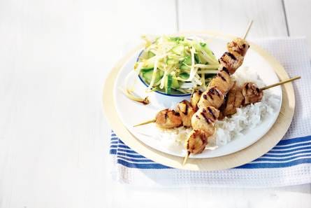 Kipsaté met taugésalade