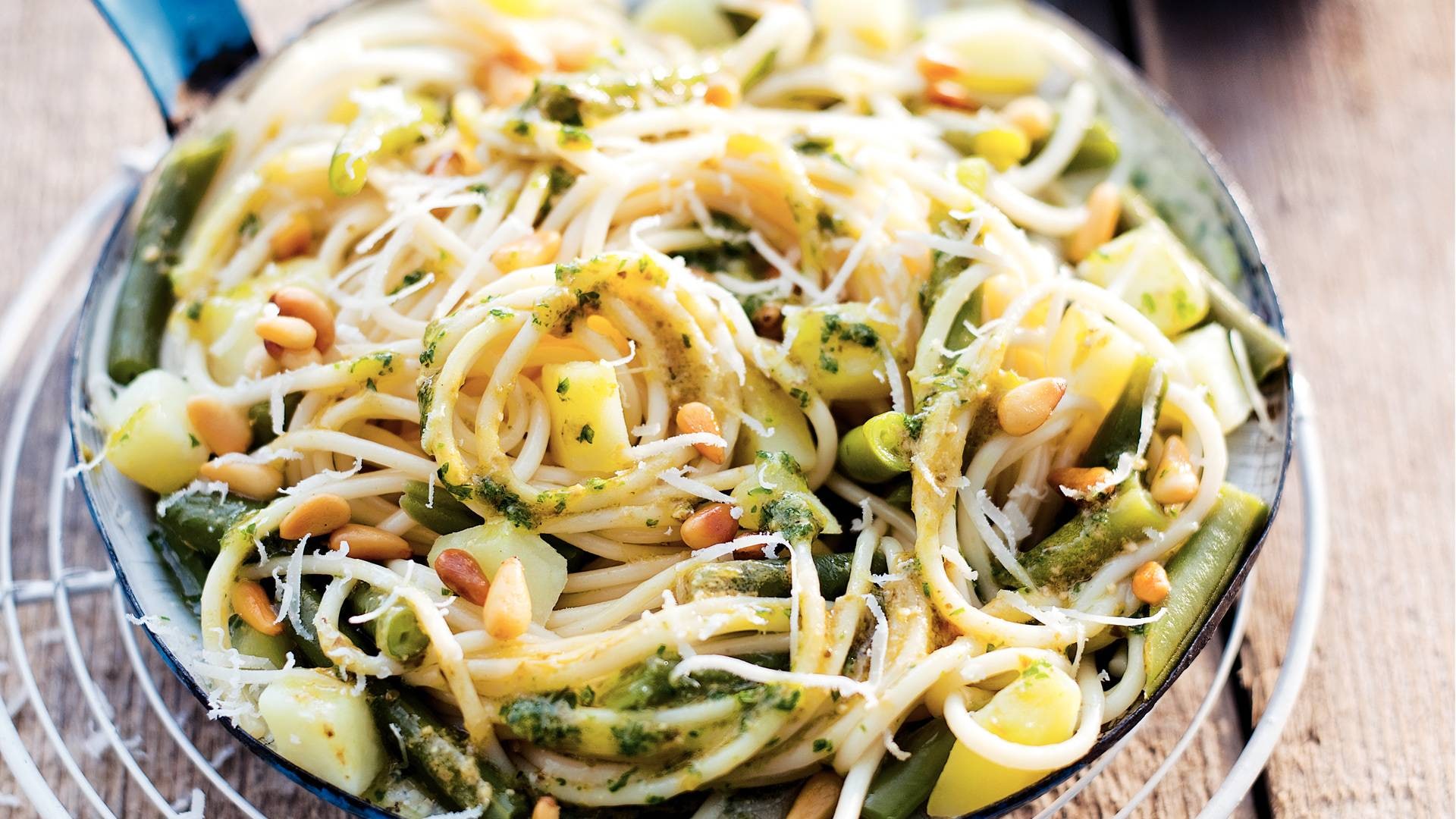 Pasta con pesto e patate recept Allerhande Albert Heijn