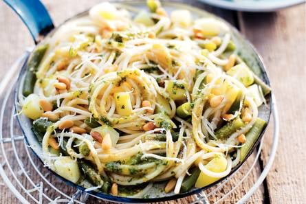 Pasta con pesto e patate