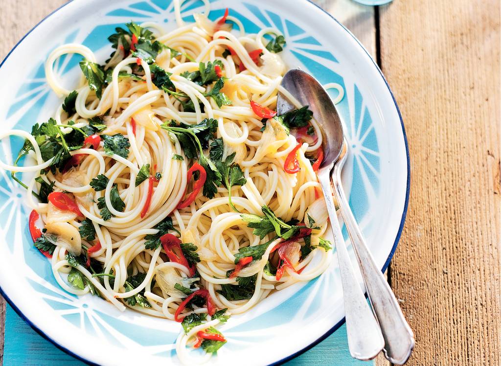 Pasta met knoflook, olie en peper recept - Allerhande | Albert Heijn