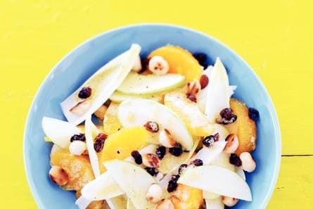 Witlofsalade met knapperige noten