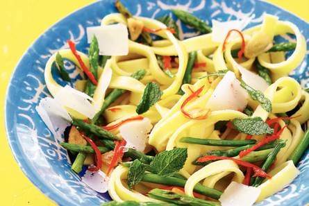 Tagliatelle met aspergetips