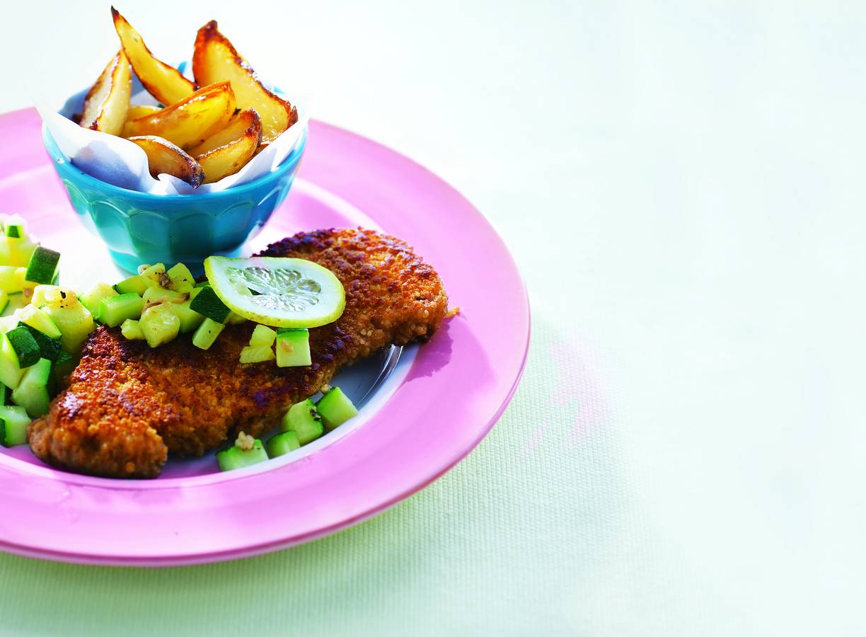 Schnitzel, citroen en courgette