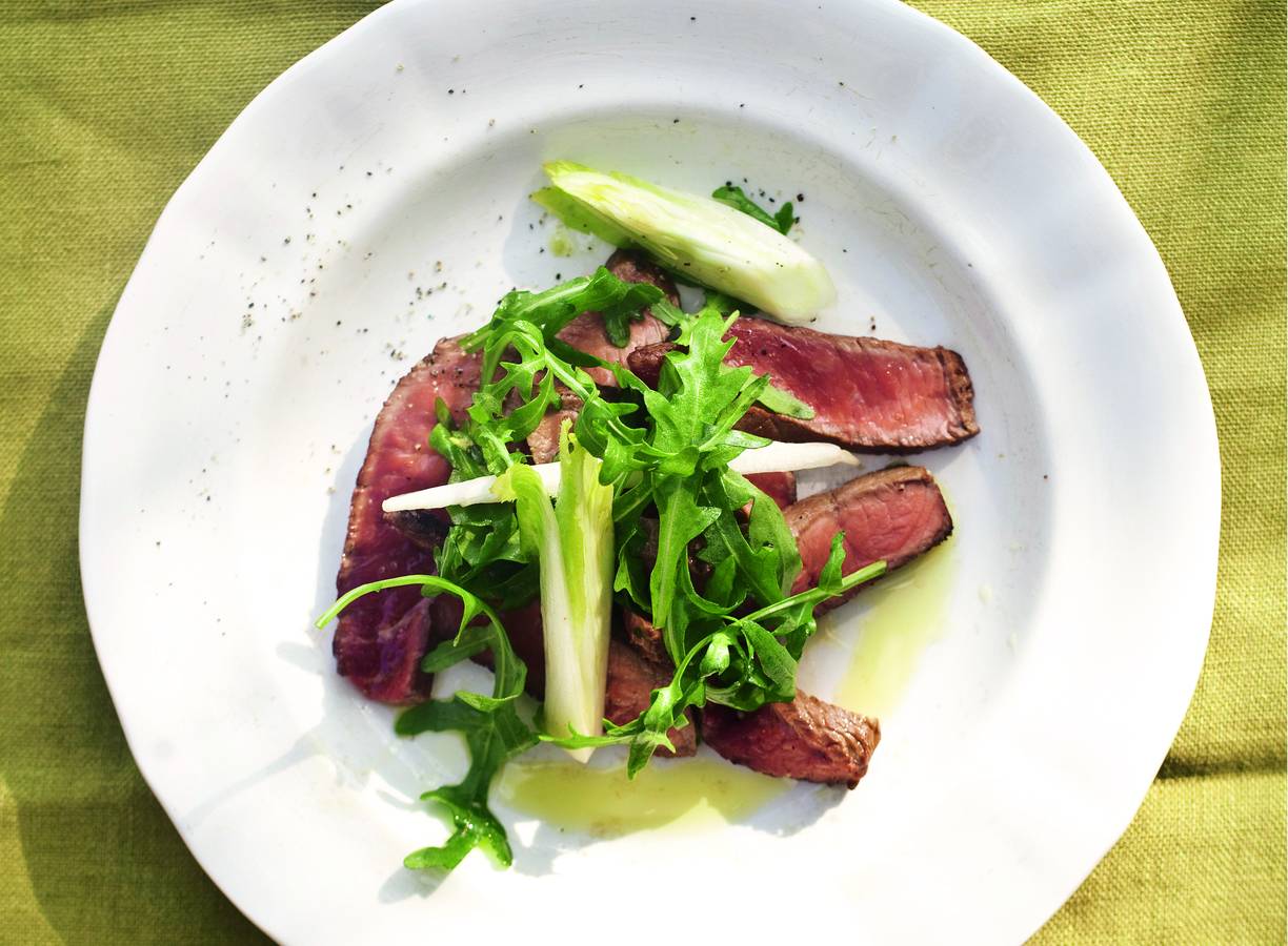 Biefstuk met witlof en rucola