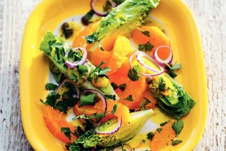 Sla met sinaasappeldressing