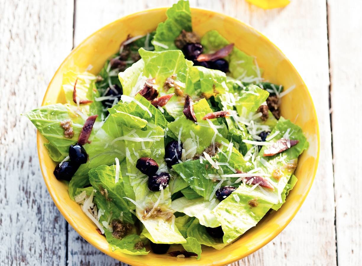 Andijviesalade met ansjovis & olijven