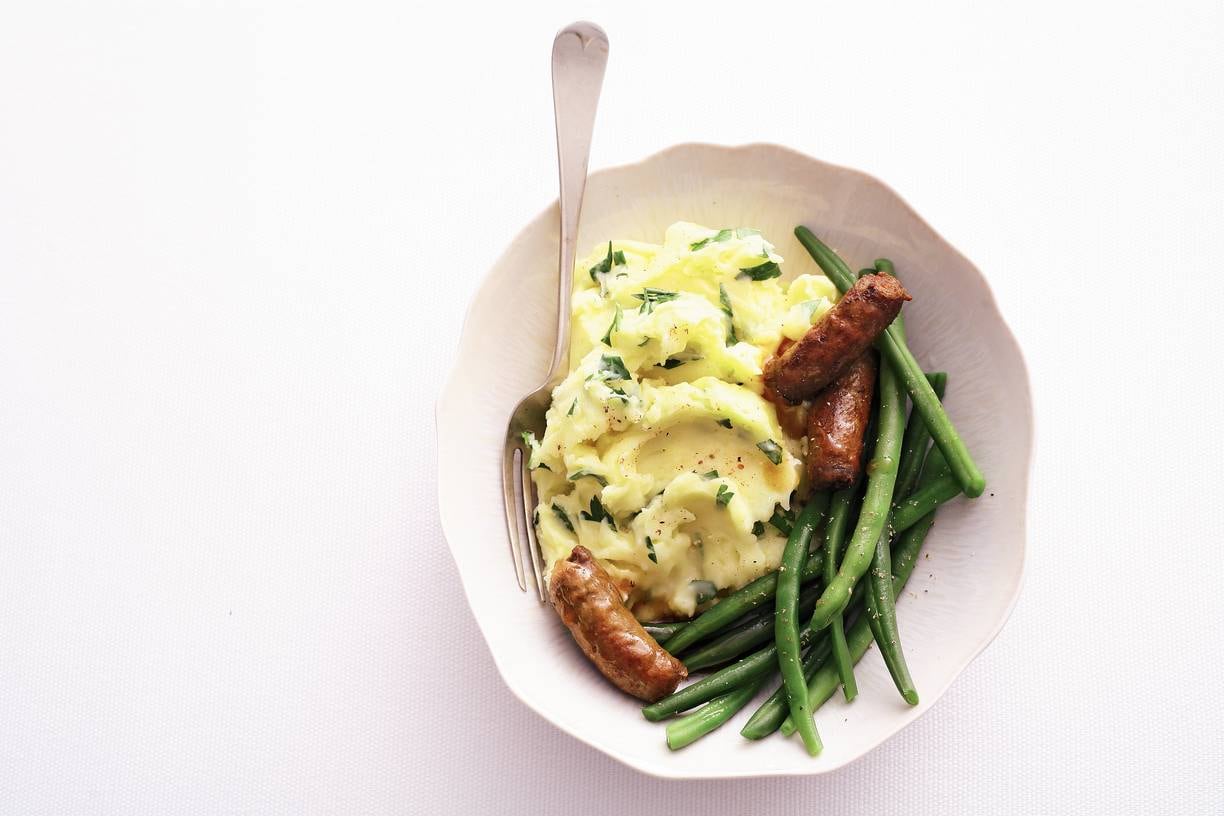 Chipolataworstjes met aardappelpuree en sperziebonen