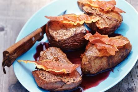 Biefstuk met rodewijnsaus en ham