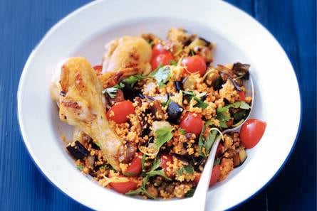 Couscous met aubergine en kipdrumsticks