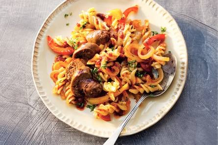 Fusilli met paprika en worstjes