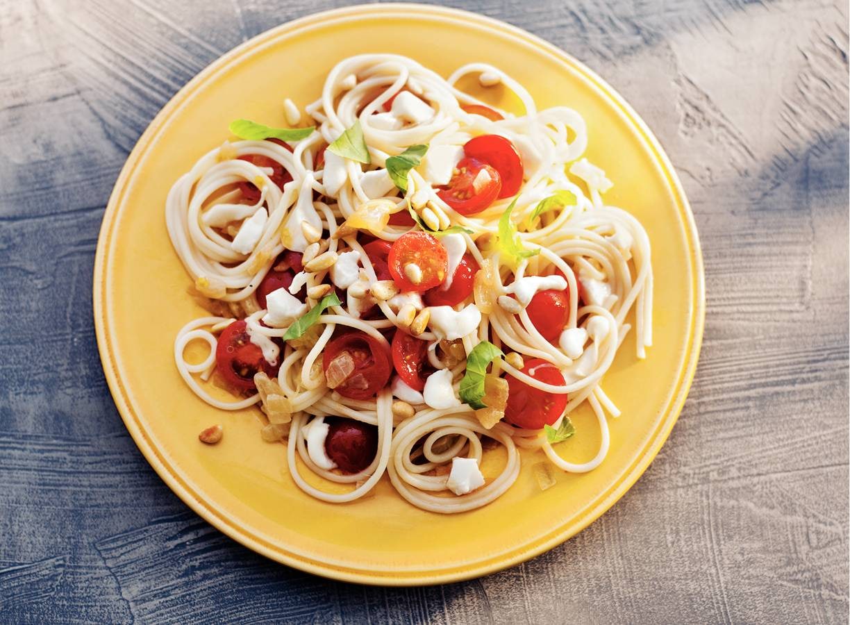 Spaghetti met tomaat en mozzarella recept - Allerhande | Albert Heijn