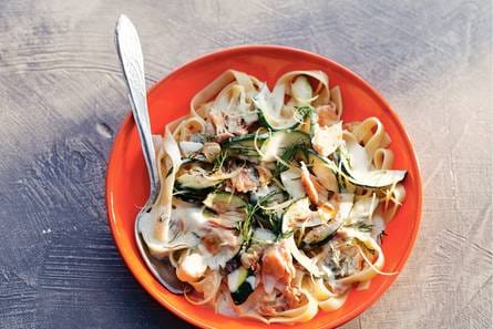 Tagliatelle met courgette en tonijn