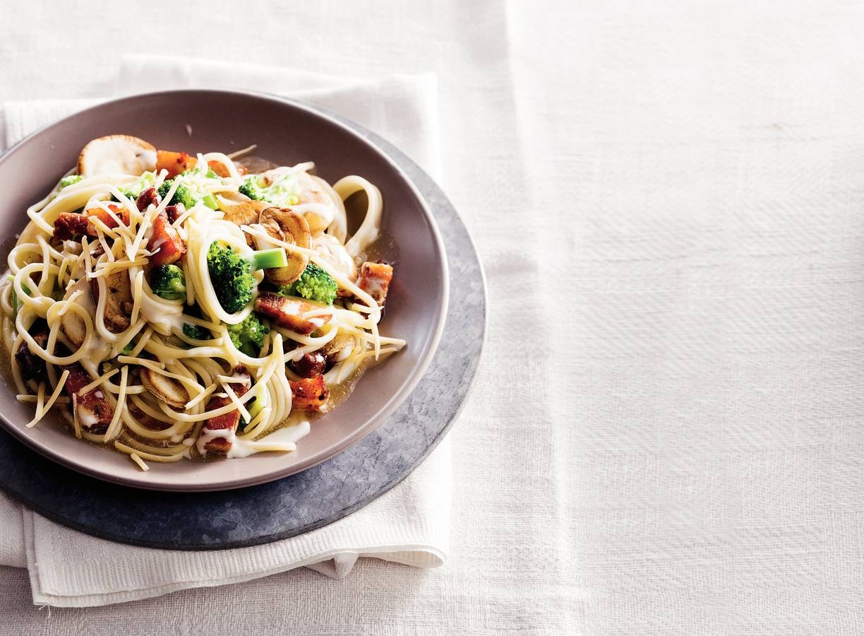 Spaghetti met kaas en reepjes speklap