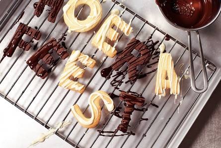 Witte - & pure chocolade-letterkoekjes
