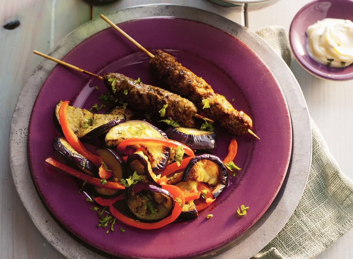 Gekruide kebabs met aubergine en paprika