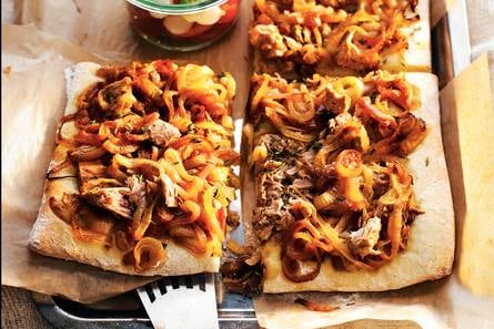 Zoete uienpizza
