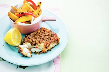 Krokante vis met gele en rode friet