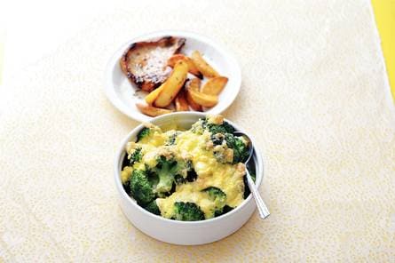 Broccoligratin met karbonade