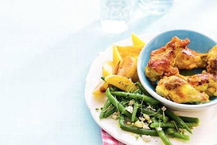 Kerriekluifjes en bonen-kaassalade