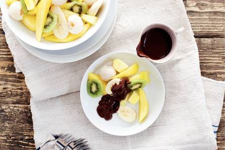 Fruitsalade met chocoladesaus