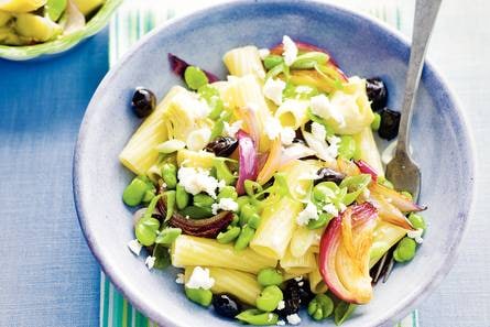 Pastasalade met kaas en tuinbonen