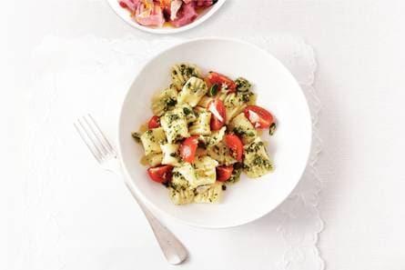 Gnocchi pesto met romaatjes
