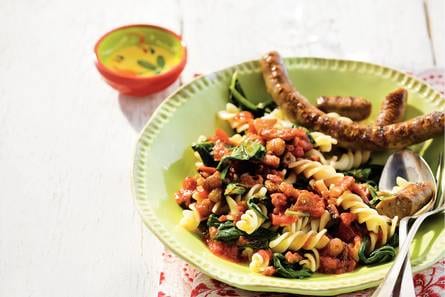 Fusilli met spinazie en worstjes