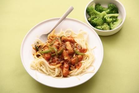 Spaghetti en pittige saus