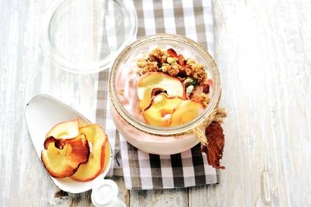 Hangop, muesli en appelchips