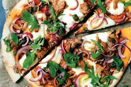 Pizza tonijn en kappertjes