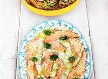 Zalm en witvis uit de oven passen perfect bij noedels in dit recept van Jamie Oliver.