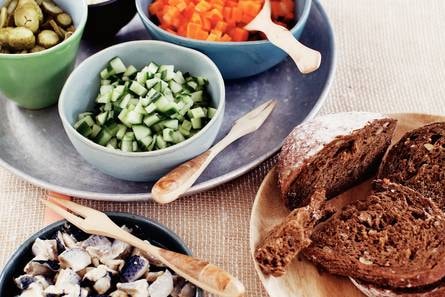 Komkommersalade augurk en haring