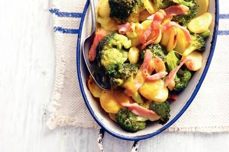 Aardappel-broccolischotel