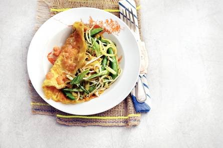 Mie goreng en garnalenomelet