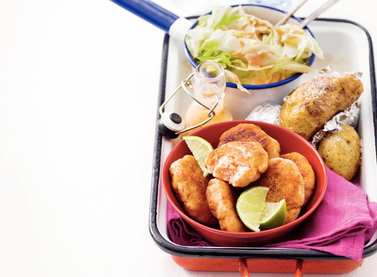 Gepofte aardappelen met viskoekjes