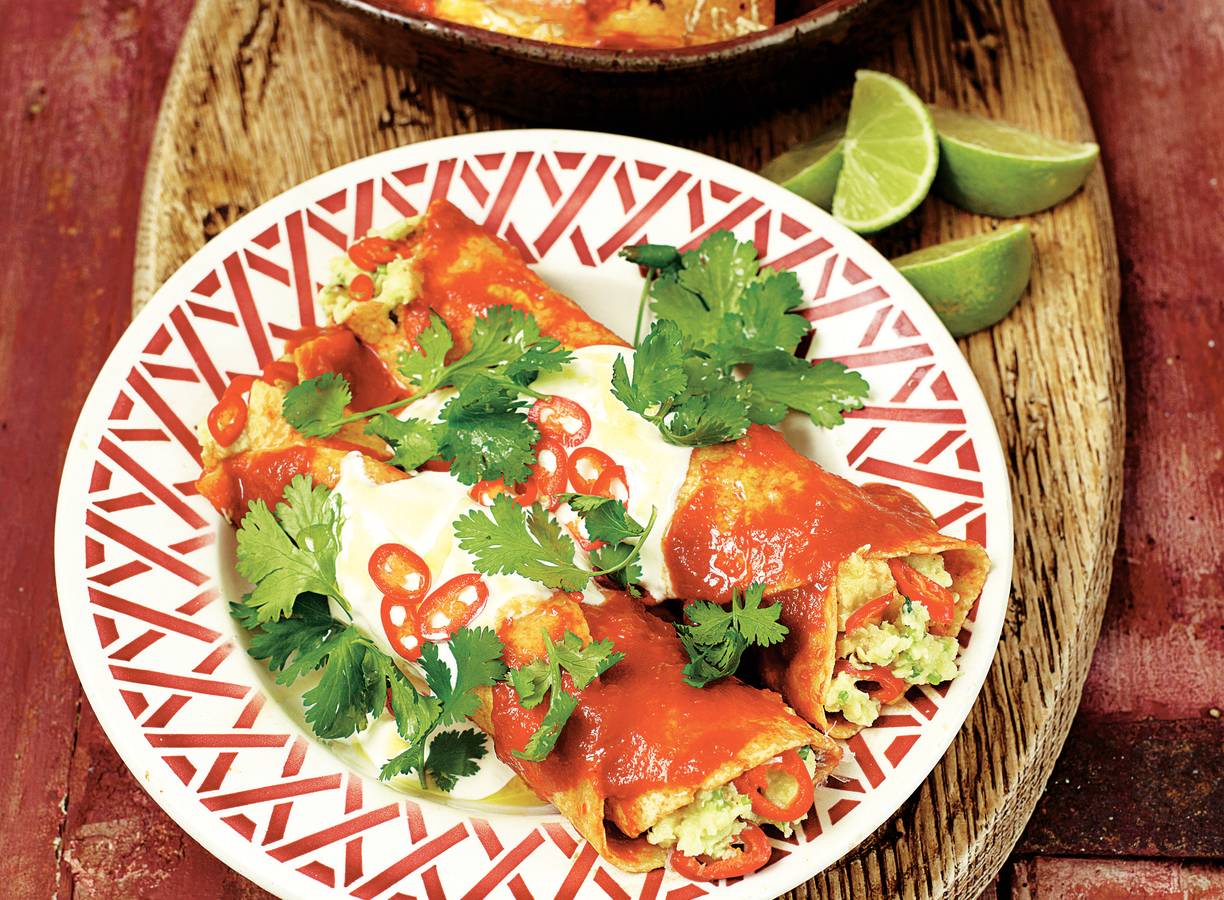 Gevulde tortilla's met tomatensaus