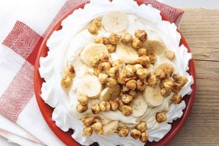 Pav­lo­va ba­naan met ha­zel­no­ten