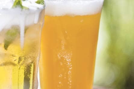 Sinaasappel-biercocktail