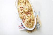 De originele pasta carbonara heeft niets meer nodig dan parmezaanse kaas, pancetta en eieren.