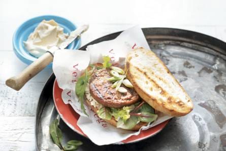 Vegaburger met hummus