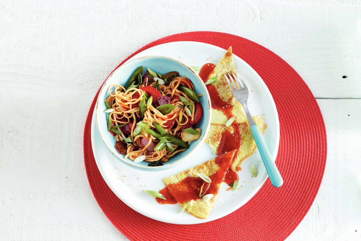 Wokmie met zoetzure omelet