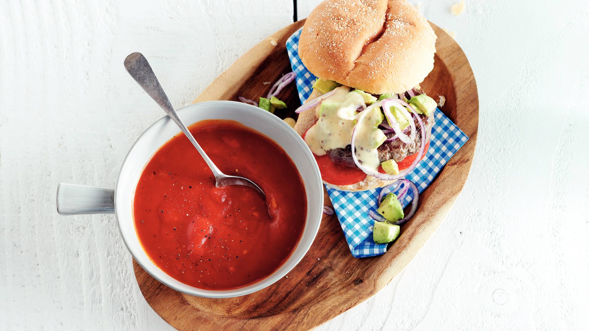 Tomatensoep Met Steak Tartaarburger Recept Allerhande Albert Heijn België 9535